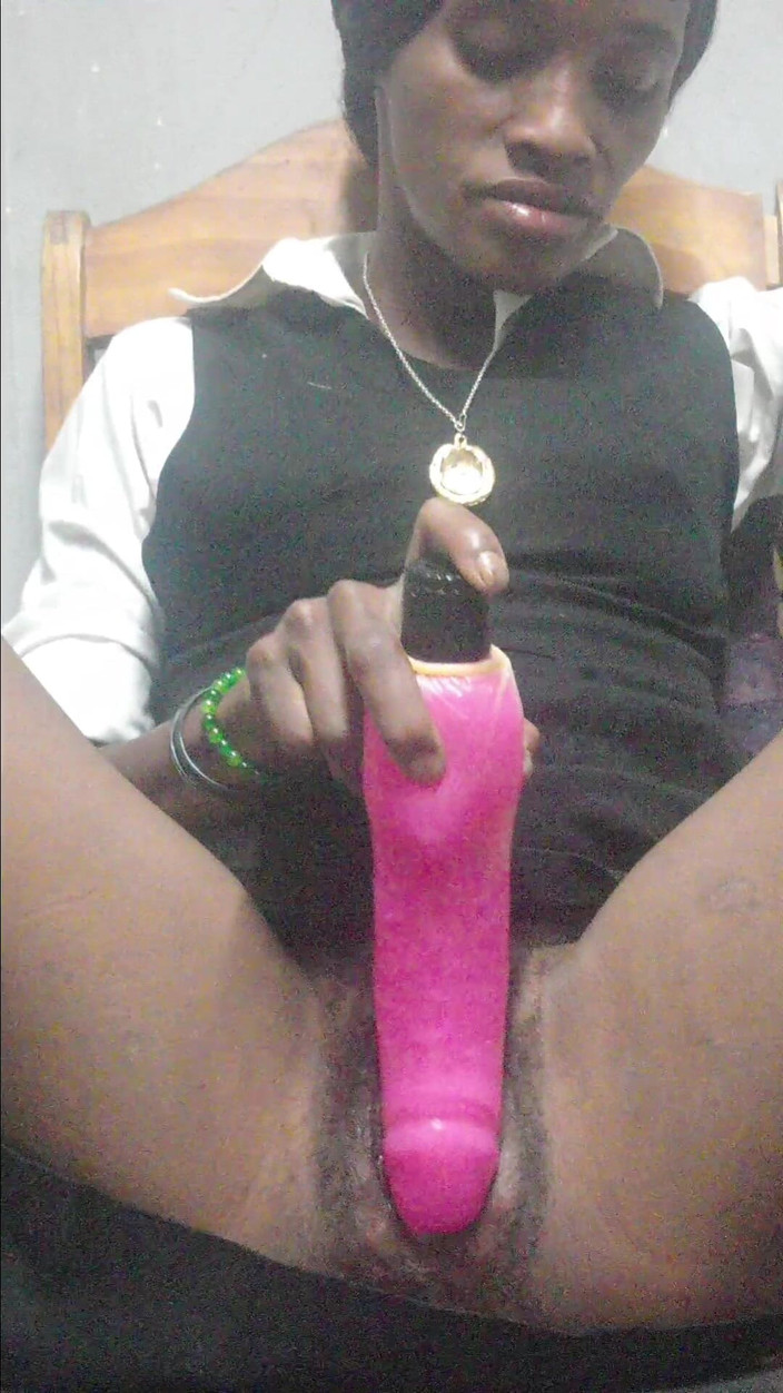 hothouse18xxx: 핑크 바이브레이터로 노는 18살 발정난 소녀