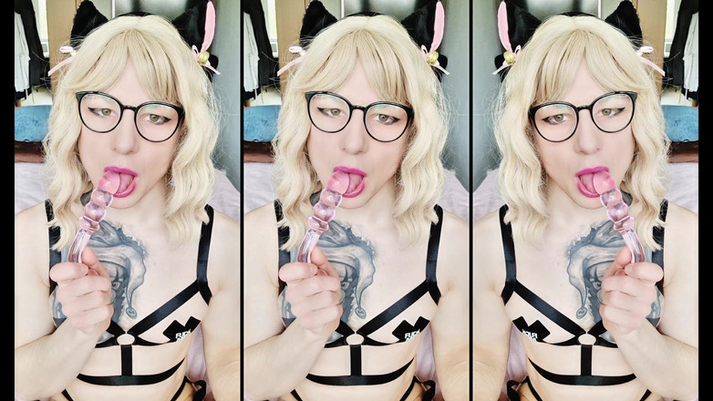 Sissy Slut Chantal Sweet: 작은 클리티를 가진 작은 계집애