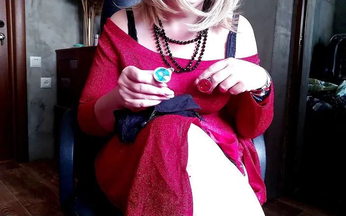 Elena: Milf and anal butt plug adventure in her tight Russian...