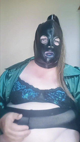 Stephanie-Nicole-TV: Deel 2 - Telt dit als buikfetisj? Bbw-tv speelt