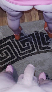 Růžové šaty bi pár