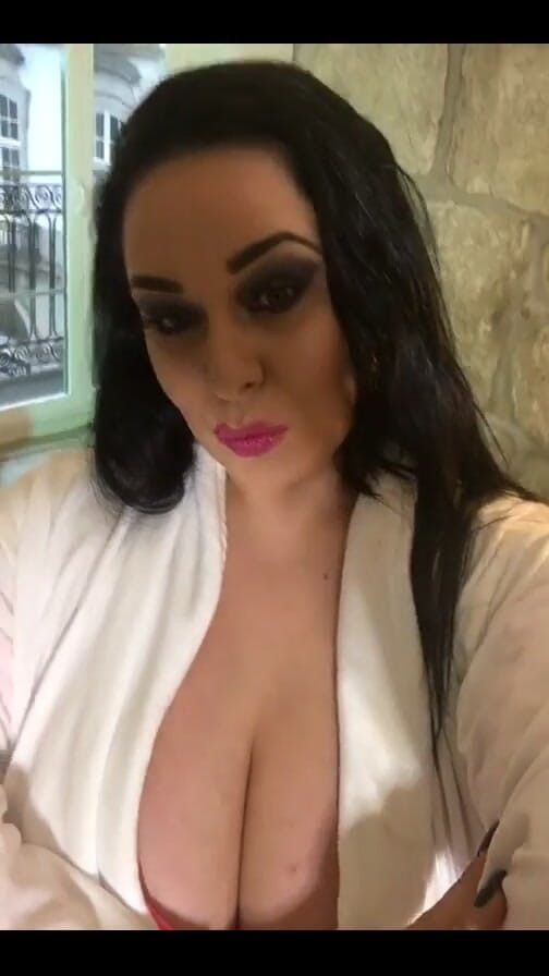 Anastasia Lux: こちらは撮影前の私のInstagramのライブストーリー動画です