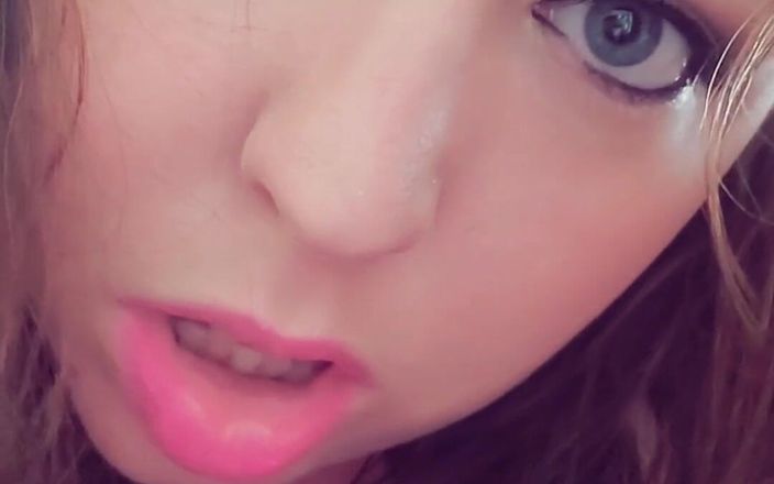 KinkyKatie: Immagina che tu sia dietro di me, facendomi fare queste...