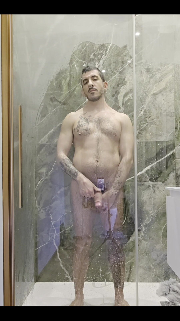 Max Xedephiro: Cine vrea să mi se alăture la duș?