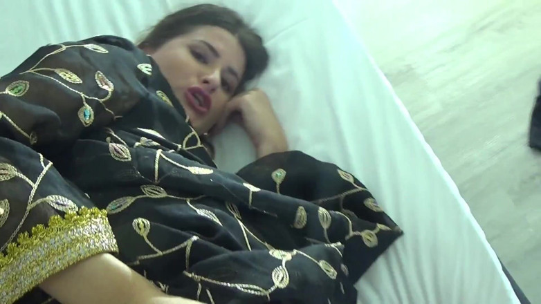 Amateur Homemade Porn: Je baise ma jolie demi-sœur arabe sexy quand les parents...