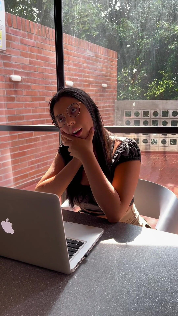 linahenaossx: 上司とのホットなビデオ通話