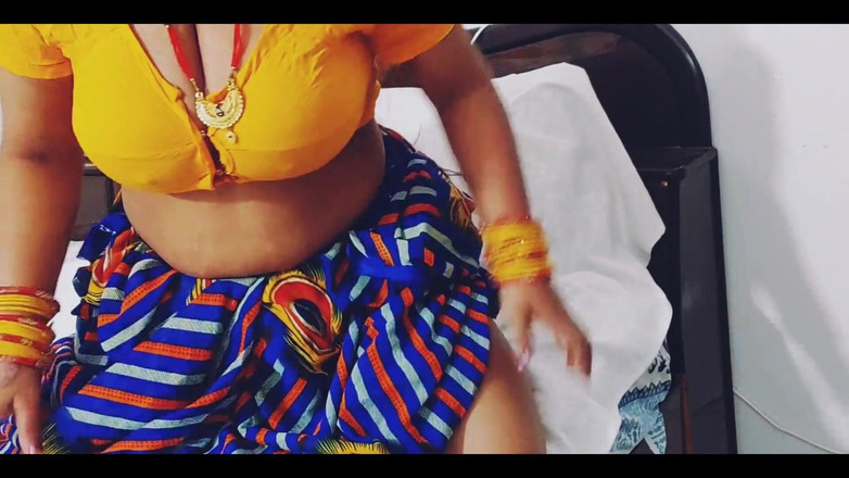 Desi Club House: 음란한 대화에서 데버와 섹스하는 인도 바비 음란한 섹스