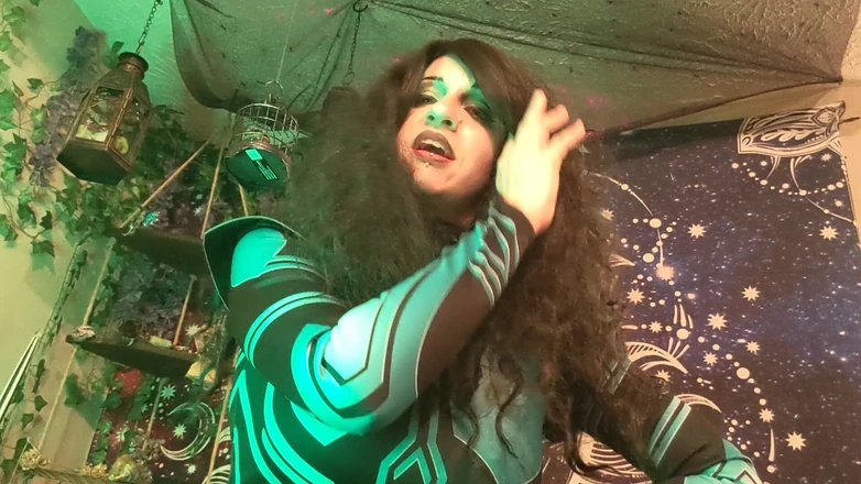 Geeky Femdom: Hela menghancurkan Captain America