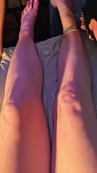 Kaki panjang 49 inci pov: footboy menyedihkan memuja ukuran raksasaku 16 kaki