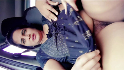 Your Arya: 印度大胸部女友在公共场合性交