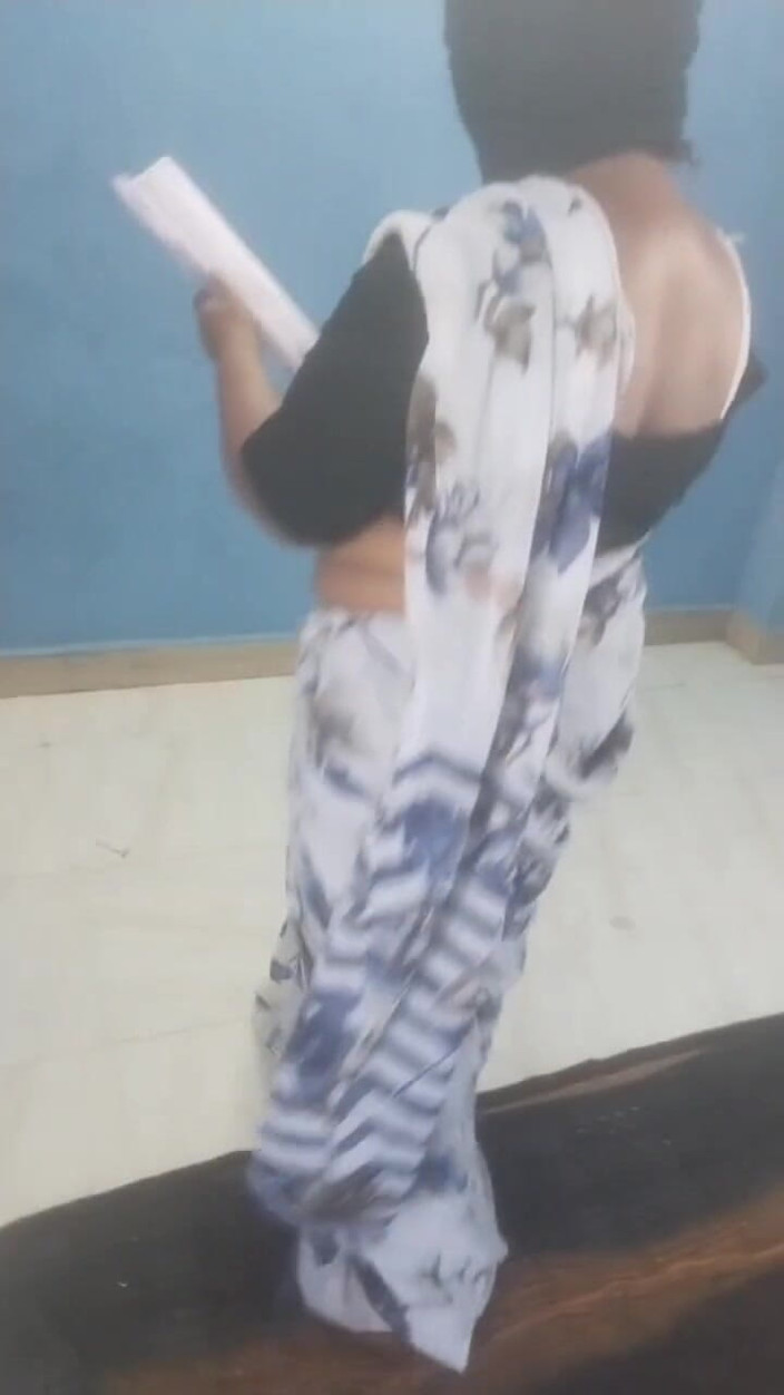 Tamil lesbian: Učitelka má sex s klukem pro Marka