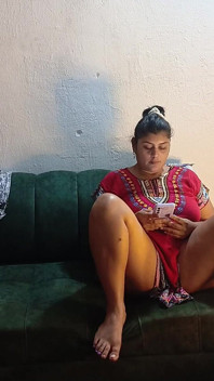 Je baise ma demi-sœur pendant qu’elle parle au téléphone avec son copain