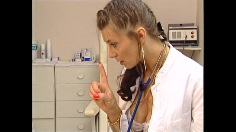 Deutschland porn: Nadržená MILFka je šťastná, že saje velkého ptáka, než se ošuká