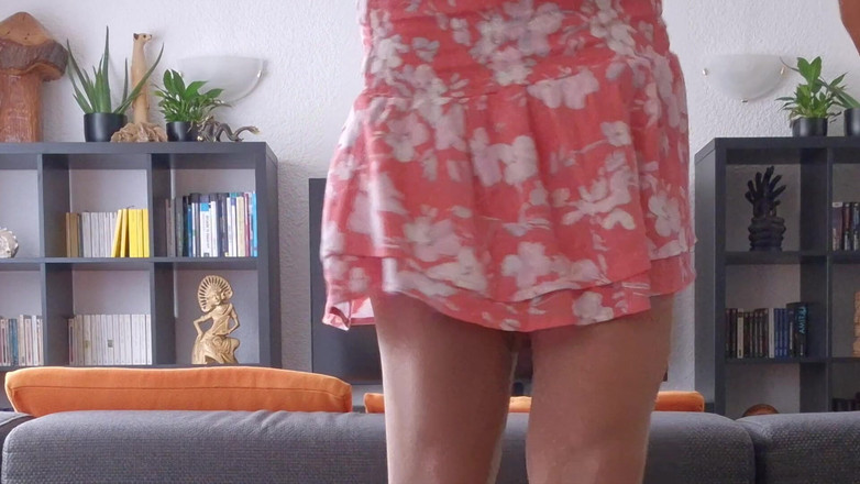 SavageHeater59: Сексуальний кросдресер у міні-спідниці та на високих підборах