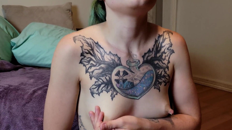 Innocenttemptation: Succhia il cazzo mentre scopa un cazzo enorme. La bella...