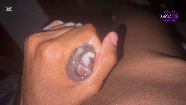 Black-2001: Daddy schmiert seinen Schwanz mit seinem eigenen Sperma ein und...