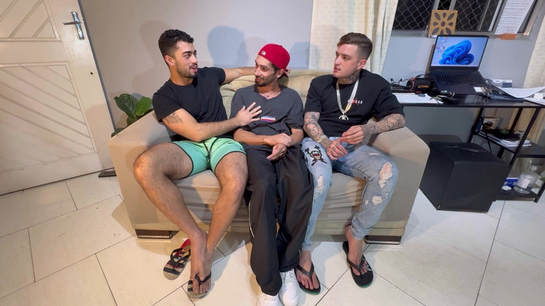 ErickDiaz: Continuando a prostituirsi a casa dopo una corsa