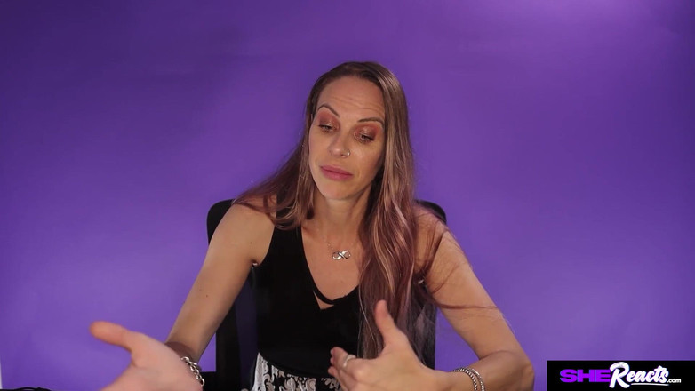 SheReacts: Královna velikosti, nebo ne? Reakce velkého ptáka