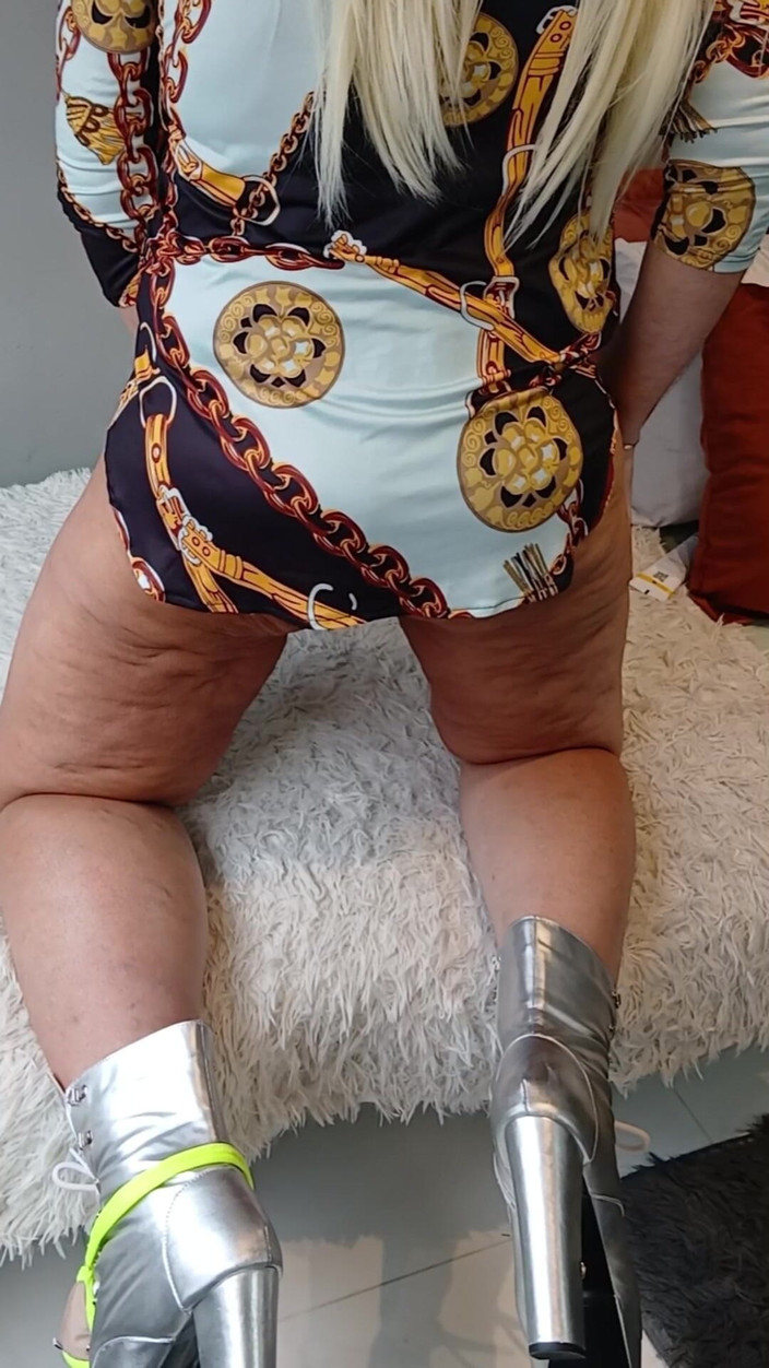 Sexy ass CDzinhafx: Ich stecke meinen gebräunten hintern heraus und stopfen ihn an