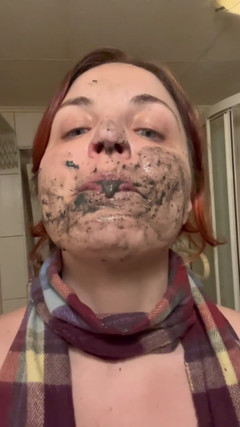 Elena917: Selbst humaner aschenbecher spuckt, aschenbecher, schmutziges gesicht