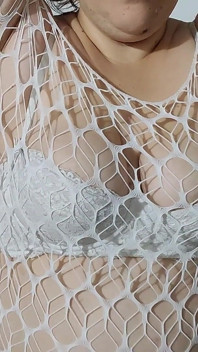 Sexy White Garment Seduces Sexo