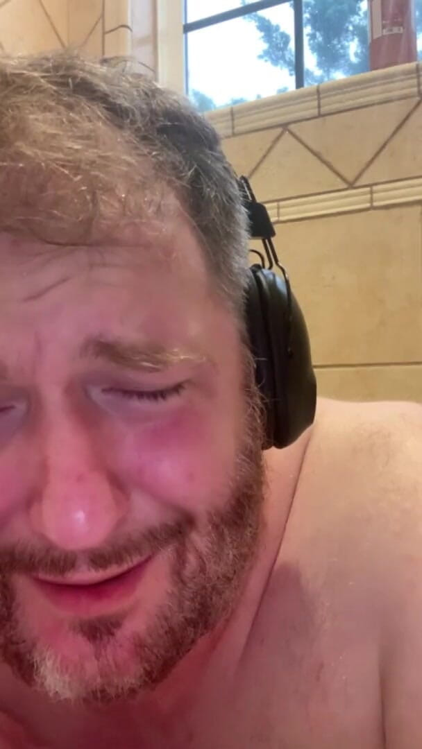 ThePigMaster: キンッキレスが今までで最も太いディルドを咥えるのを見てください!