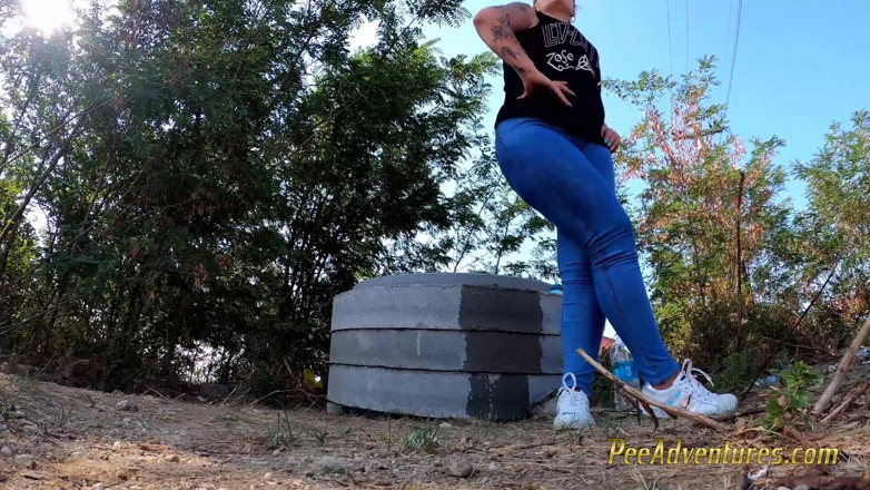 Pee Adventures: Fitness al aire libre la hace orinar en sus collants