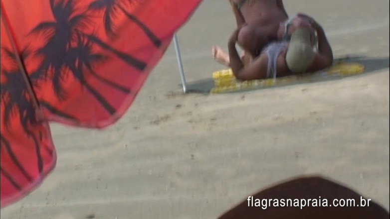 Amateurs videos: Brazilian couple having sex on the empty beach