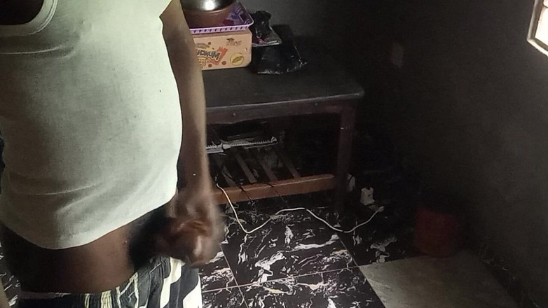 Moviesporn1: Этот братец жестко кончает, не приглашая женщину