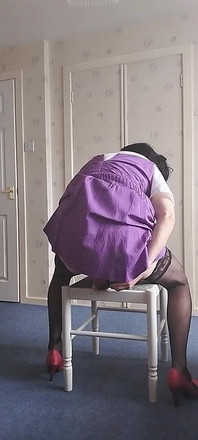 穿着马尾辫的娘腔骑乘她的玩具