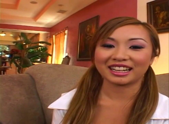 Chica Suicida DVD: Super curva japoneză Tia Tanaka nu are respect de sine