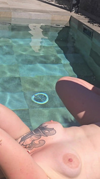 3 heiße typen ficken mich am pool