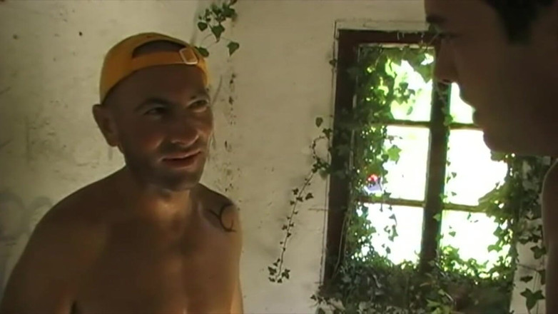 Jess Royan XXX: Hetero usado para chupar em trem ferroviário