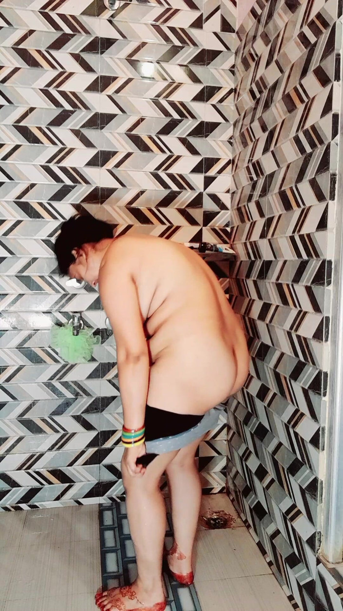 Puja555: Puja bhabhi Koupelna
