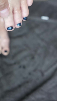 Em bé dầu trên các chân của tôi