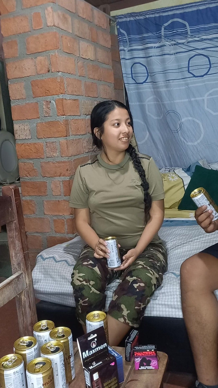 Chavez Producciones: Aldatan komşu kocasını ve komşusunu sikiyor