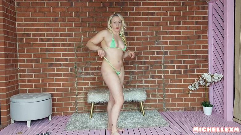 Michellexm: स्ट्रिपर micro bikini michellexm के साथ दौड़ने की कोशिश करें