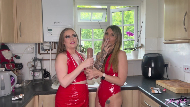 Catalia's Extreme Kink Fetish Domination Vids!: Joi merokok di dapur