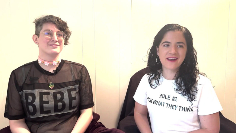 Cliff Media: A's Guide to Happiness Podcast - Episode 22: In einer als trans...