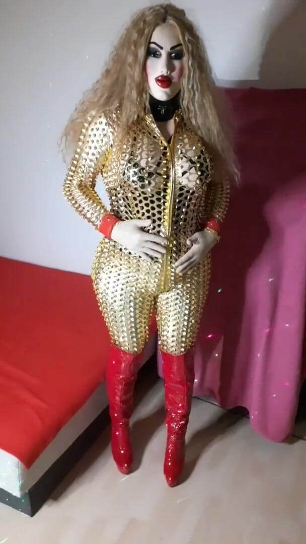 Erica Doll: Zlatá kombinéze