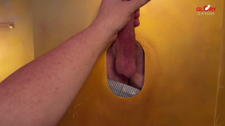 GLORYHOLEGAYS: Ayam Italo terangsang di gloryhole - dibuat untuk merangkap dengan teknik...