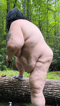 Naolejovaná děvka masterbating pro nevyzpytatného cizince vsadí, že stříká poblíž jeho obličeje chuť