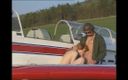 Vintage megastore: Un aviator flămând de pizdă se fute cu o roșcată...