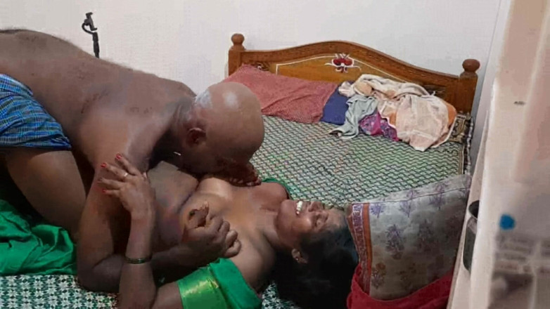 Desi palace: Desi bhabhi fucked doggy style by boyfriend