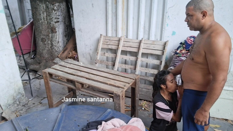 Jasmine santana: Dando O Cu No Quintal De Casa