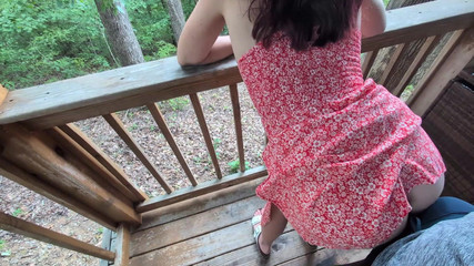 Mimiandevan: 第一人称视角 红发女郎在连衣裙里颤抖并抚摸她的屁股