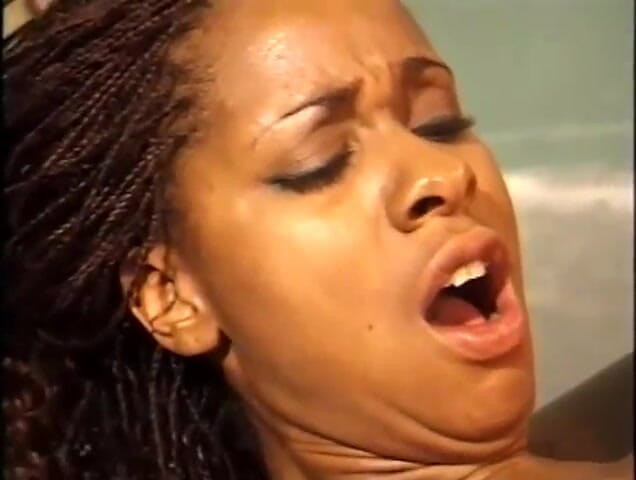 Africans Orgasm: Seksi zenci lezbiyenler amcık yalıyor mastürbasyon yapıyor