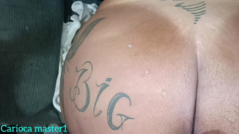 Carioca Master: 隣人のイケメンがソファにいるのを見つけた