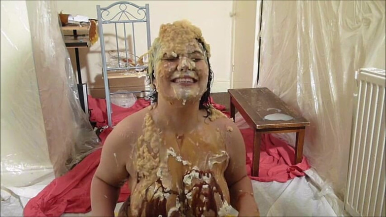 Gunked up girls: Steph the pie babe