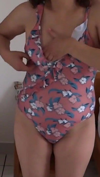 Latina-MILf rasiert ihre haarige muschi, um einen strand-bikini zu anziehen